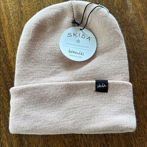 Skida Light Pink Beanie, NWT